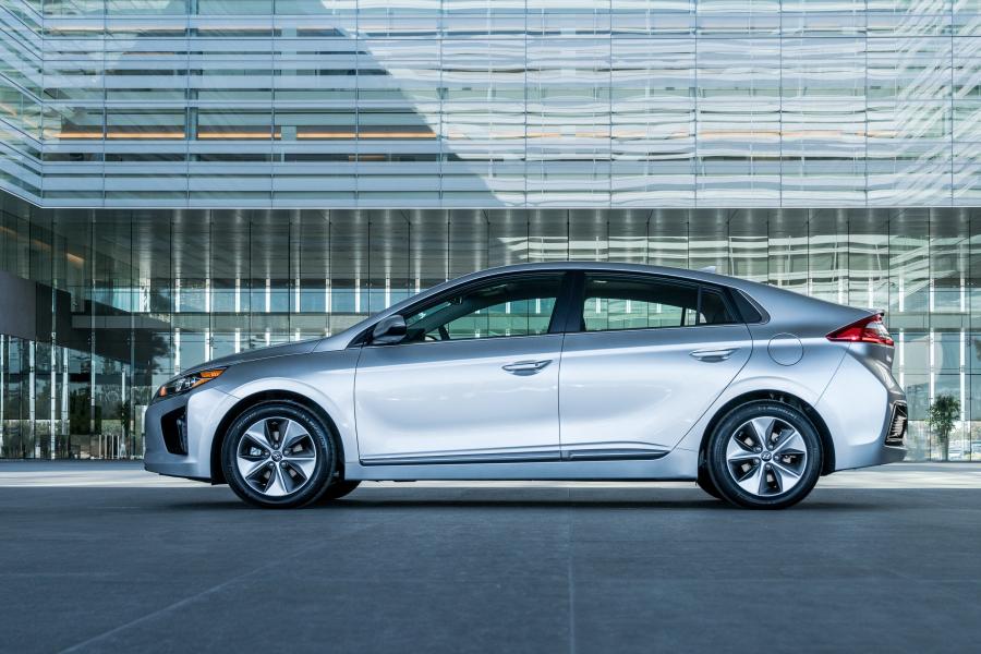  Hyundai IONIQ electric (AE) 2016 года  (NA) (фото 7 из 41)